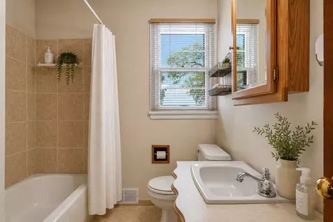 Bath - 4936 Edgewater Dr, Mound, MN 55364 photo 1 of 1