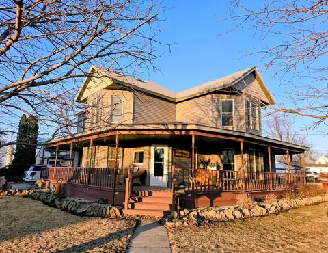 321 5th Ave SE, Pipestone, MN 56164