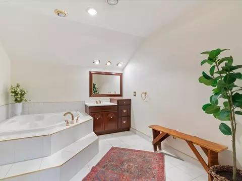 Bath - 1306 Park St, Brainerd, MN 56401 photo 3 of 4