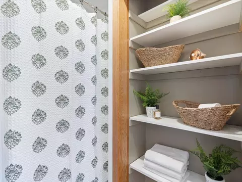Bath - 1306 Park St, Brainerd, MN 56401 photo 2 of 4
