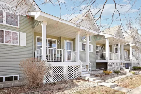 2826 Clover Ridge Dr #3203, Chaska, MN 55318