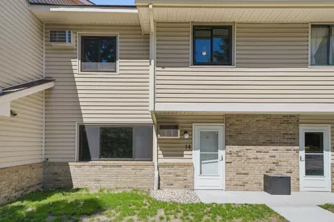 14 E 13th St, Waconia, MN 55387