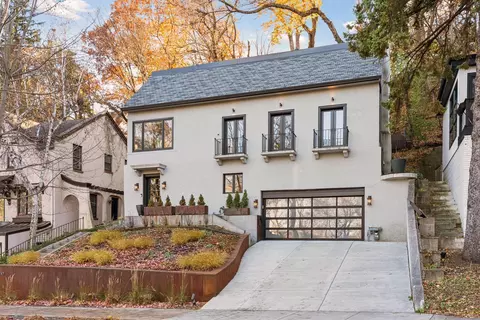 747 Kenwood Pkwy, Minneapolis, MN 55403