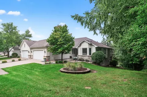 9930 Old Wagon Trl, Eden Prairie, MN 55347