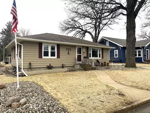 1323 Oak Beach Dr, Fairmont, MN 56031