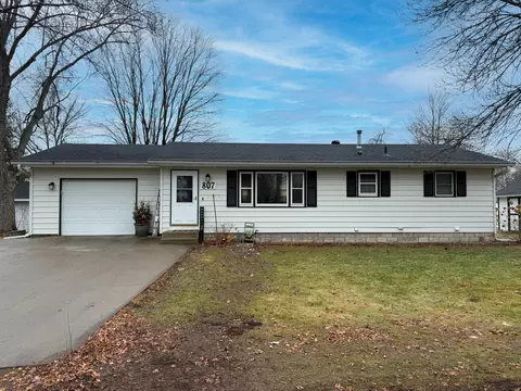 807 12th St N, Princeton, MN 55371