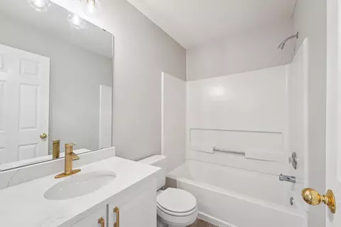 Bath - 2232 White Water Way, Eagan, MN 55122 photo 3 of 3