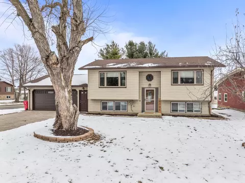 206 8th Ave NE, Kasson, MN 55944