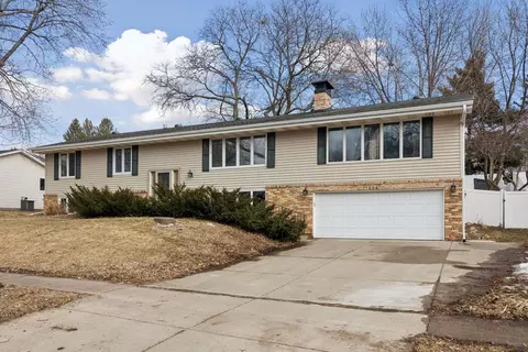 11205 River Hills Dr, Burnsville, MN 55337