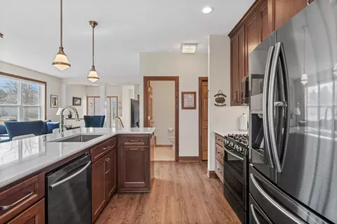 Kitchen - 4134 Oakbrooke Trl, Eagan, MN 55122 photo 6 of 6