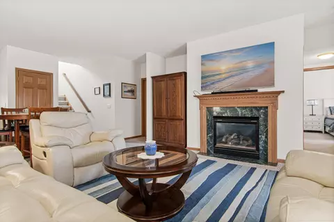 Living - 4134 Oakbrooke Trl, Eagan, MN 55122 photo 3 of 3