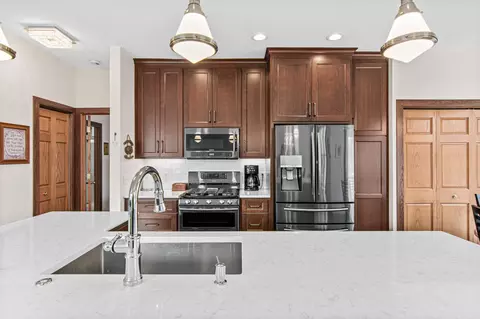 Kitchen - 4134 Oakbrooke Trl, Eagan, MN 55122 photo 2 of 6