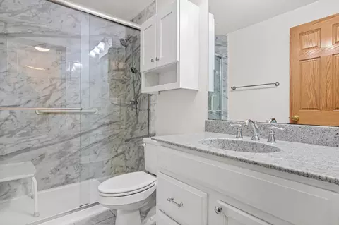 Bath - 4134 Oakbrooke Trl, Eagan, MN 55122 photo 2 of 3