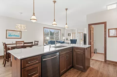 Kitchen - 4134 Oakbrooke Trl, Eagan, MN 55122 photo 5 of 6