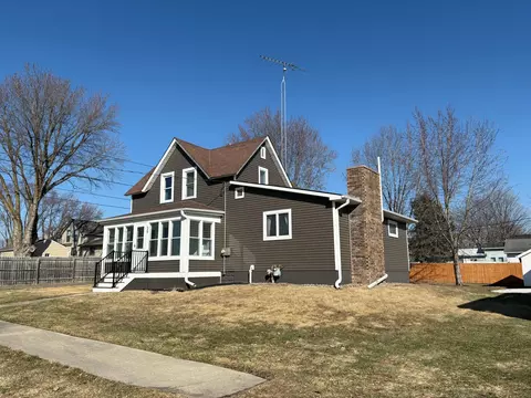 35 3rd St SE, Plainview, MN 55964