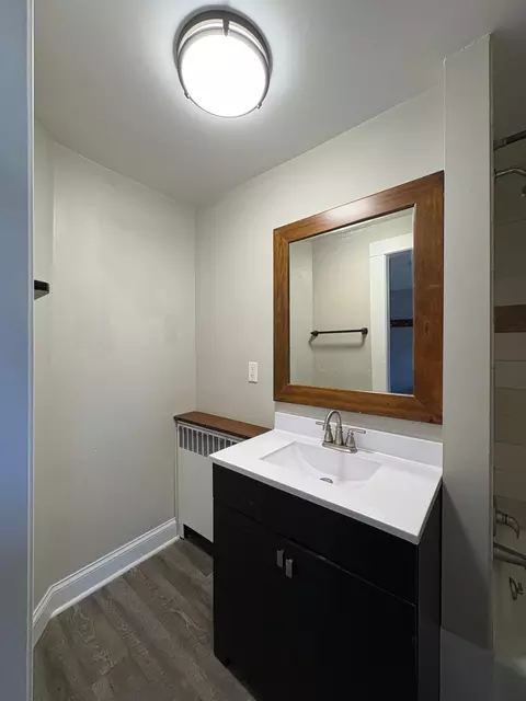 Bath - 35 3rd St SE, Plainview, MN 55964 photo 2 of 3