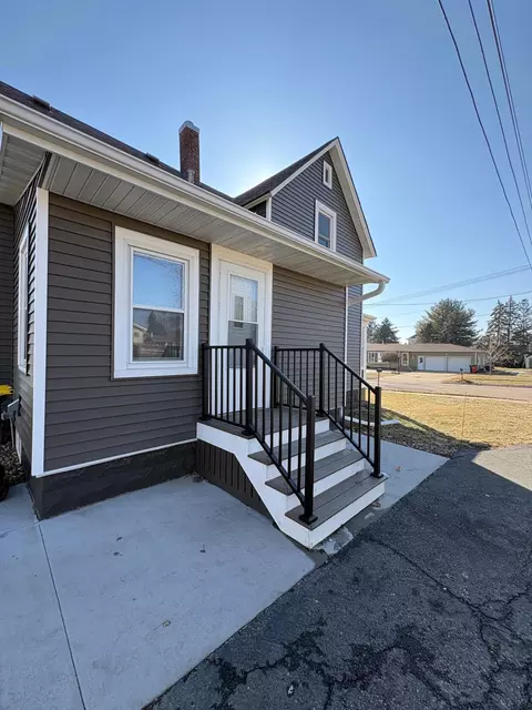 Exterior - 35 3rd St SE, Plainview, MN 55964 photo 4 of 5