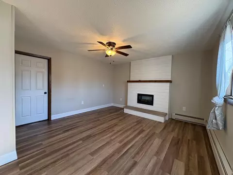 Living - 35 3rd St SE, Plainview, MN 55964 photo 3 of 4