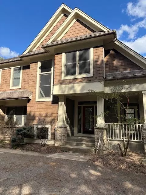 8670 Alverno Ave, Inver Grove Heights, MN 55077