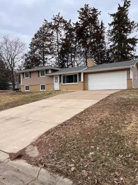 8624 Cherokee Dr N, Brooklyn Park, MN 55428