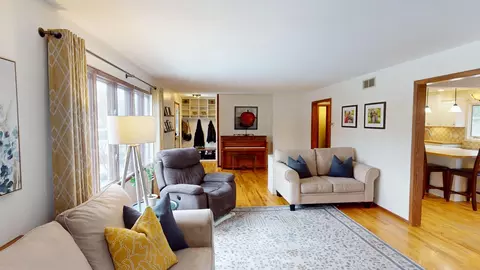 Living - 1915 6th Ave NW, Austin, MN 55912 photo 2 of 5