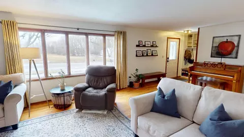 Living - 1915 6th Ave NW, Austin, MN 55912 photo 4 of 5