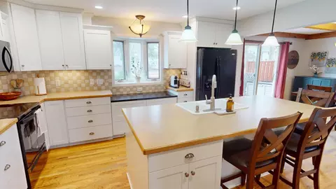 Kitchen - 1915 6th Ave NW, Austin, MN 55912 photo 1 of 5