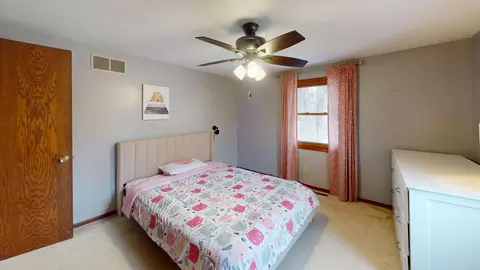 Bedroom - 1915 6th Ave NW, Austin, MN 55912 photo 7 of 8