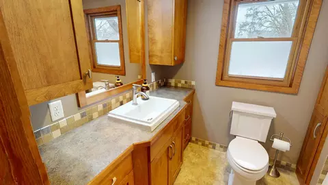 Bath - 1915 6th Ave NW, Austin, MN 55912 photo 3 of 3