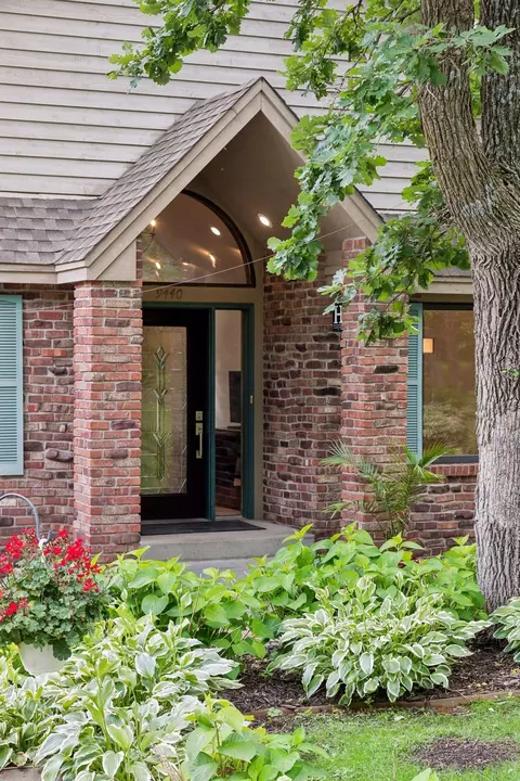 9440 Abigail Ct, Inver Grove Heights, MN 55077