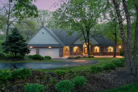 9440 Abigail Ct, Inver Grove Heights, MN 55077
