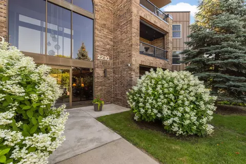 2210 Midland Grove Rd #306, Roseville, MN 55113