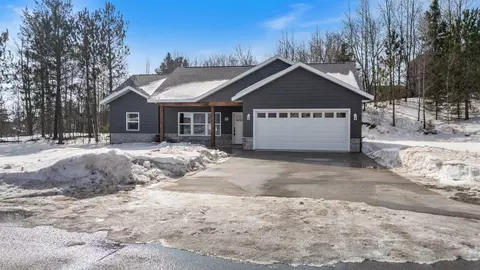 912 Carter Cir, Eveleth, MN 55734