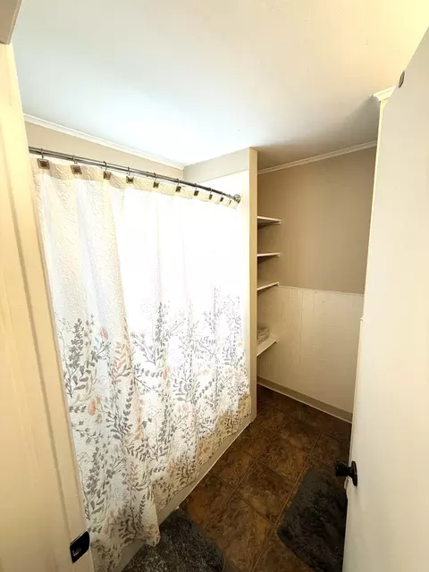 Bath - 118 Vassar St, Duluth, MN 55803 photo 1 of 3