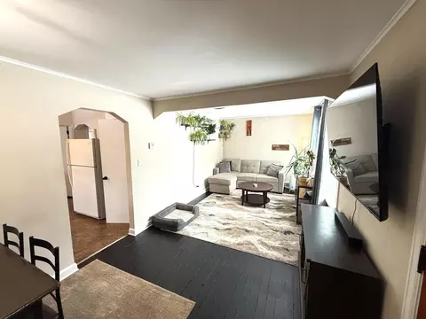 Living - 118 Vassar St, Duluth, MN 55803 photo 1 of 4