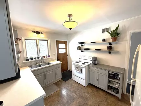 Kitchen - 118 Vassar St, Duluth, MN 55803 photo 1 of 3