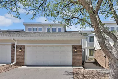 6861 W 82nd St, Bloomington, MN 55438