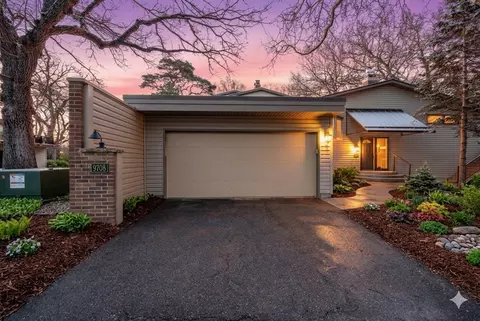 9708 Mill Creek Dr, Eden Prairie, MN 55347