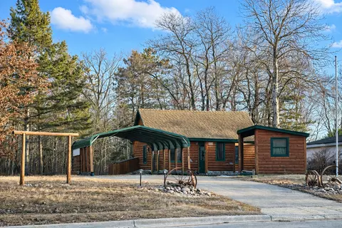 618 1st St NE, Menahga, MN 56464