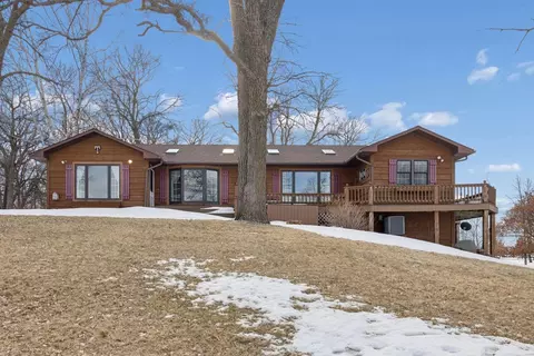 1122 S Andrew Dr NE, New London, MN 56273