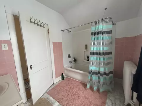 Bath - 1723 E 4th St, Duluth, MN 55812 photo 2 of 4