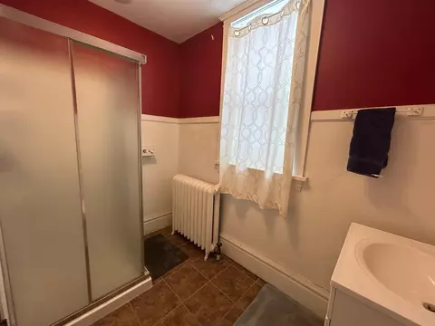 Bath - 1723 E 4th St, Duluth, MN 55812 photo 3 of 4
