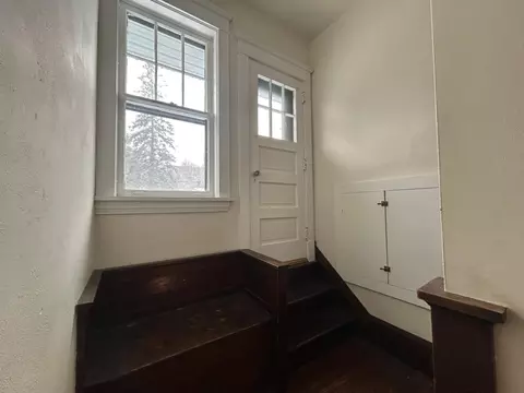 Entry Way - 1723 E 4th St, Duluth, MN 55812 photo 5 of 8