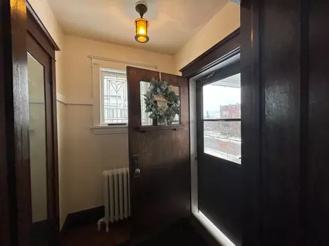 Entry Way - 1723 E 4th St, Duluth, MN 55812 photo 4 of 8