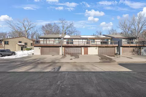 328 River Woods Ln, Burnsville, MN 55337