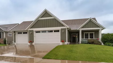 2745 Sand Trap Rd SE, Rochester, MN 55904