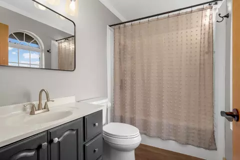 Bath - 2982 Ardmore Ave, Maple Plain, MN 55359 photo 2 of 2