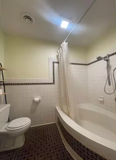 Bath - 5461 E Brenner Pass, Fridley, MN 55432 photo 3 of 4