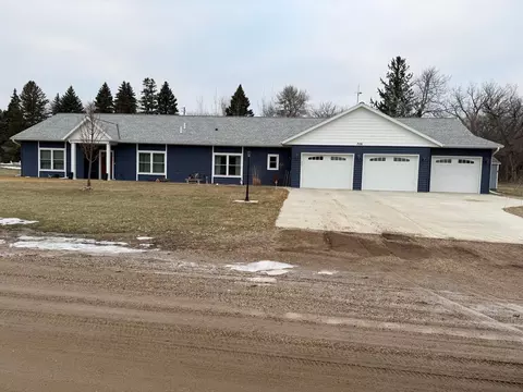 706 E Broadway St E, Starbuck, MN 56381