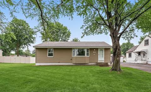 136 Panorama Ave, Fridley, MN 55421